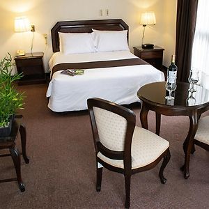 Standard Queen Room